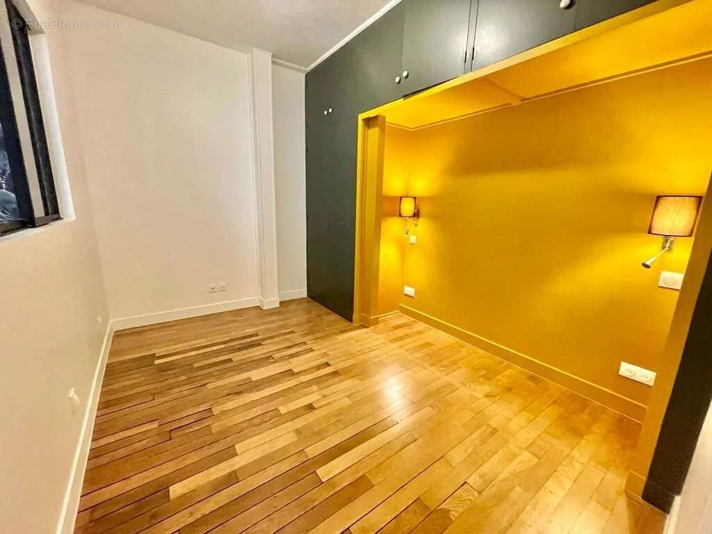 Appartement à PARIS-8E