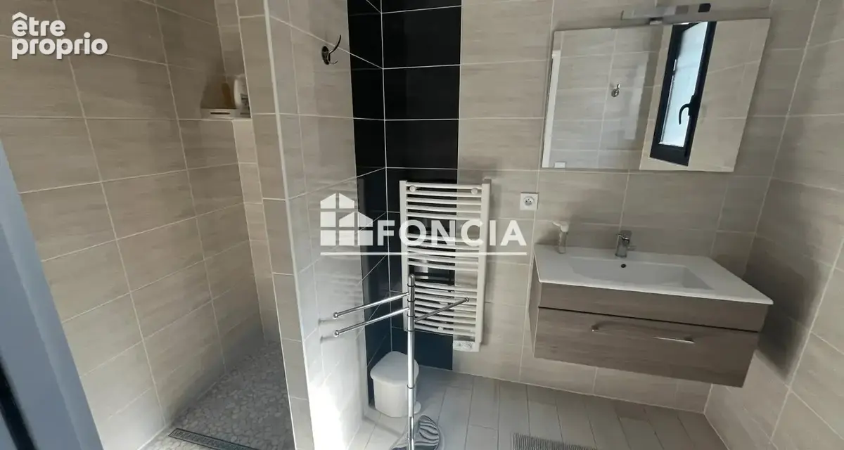 Maison moderne de 2015 188 m² avec piscine et prestations complètes - photo 15