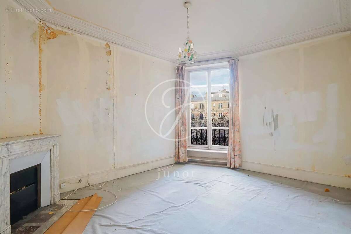 Appartement à PARIS-16E