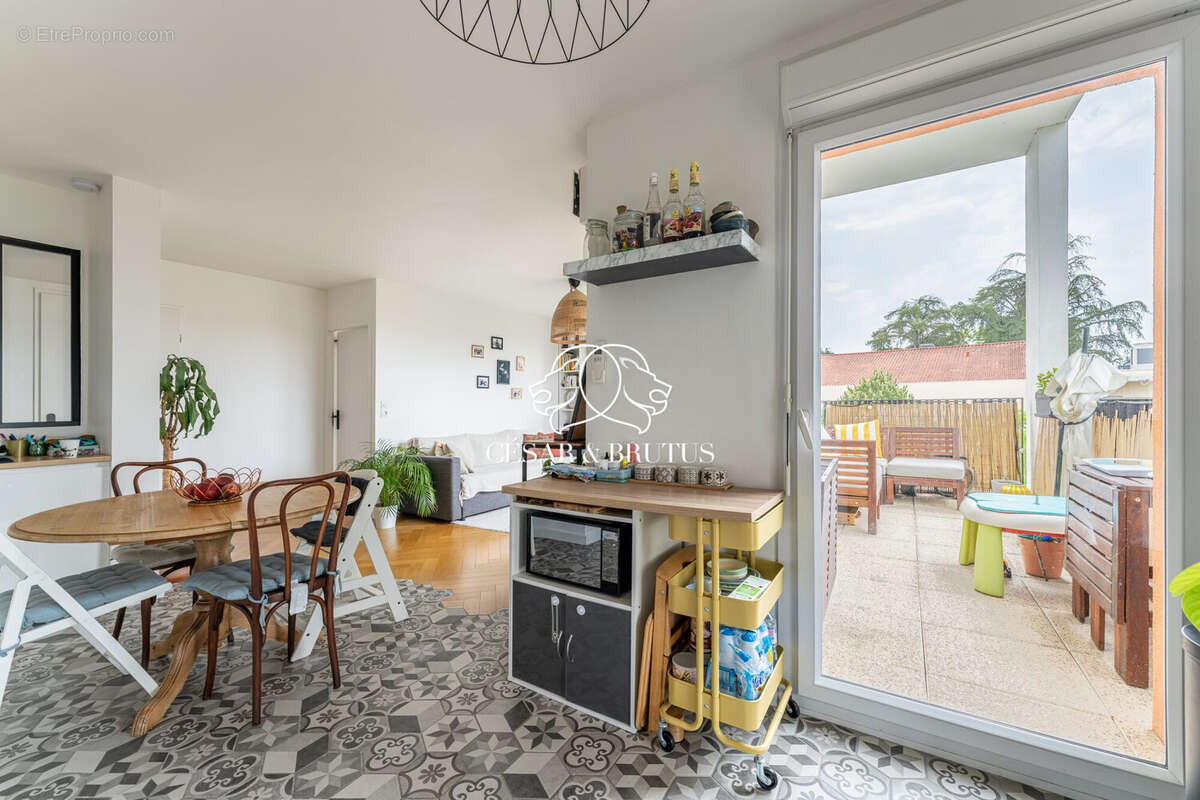 Appartement 67 m² à Meyzieu  - photo 2