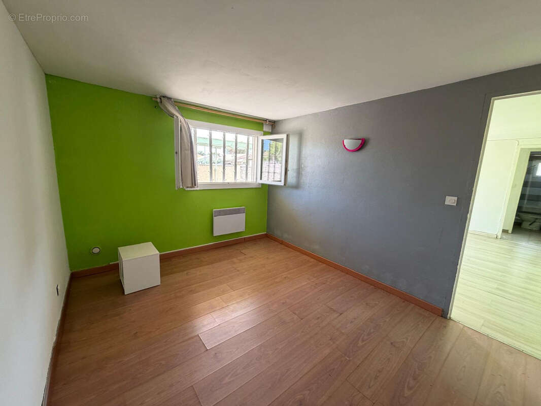 Marignane,  villa 3 logements, garage, terrain de 392 m2, fort potentiel - photo 9