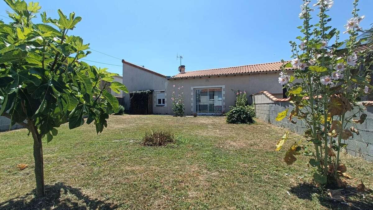 Maison à NEUVILLE-DE-POITOU