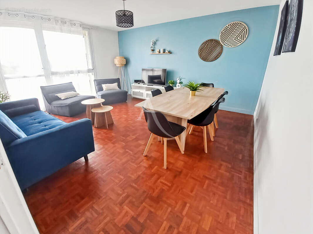 Appartement à SAINT-ETIENNE-DU-ROUVRAY