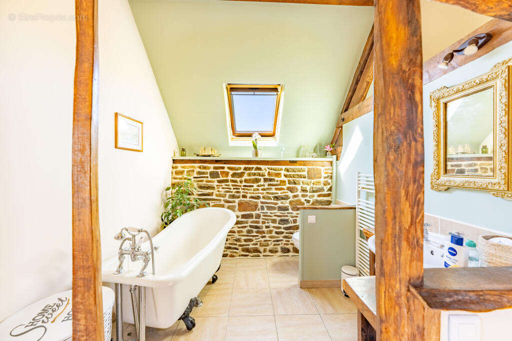 Maison à SAINT-HILAIRE-DU-HARCOUET