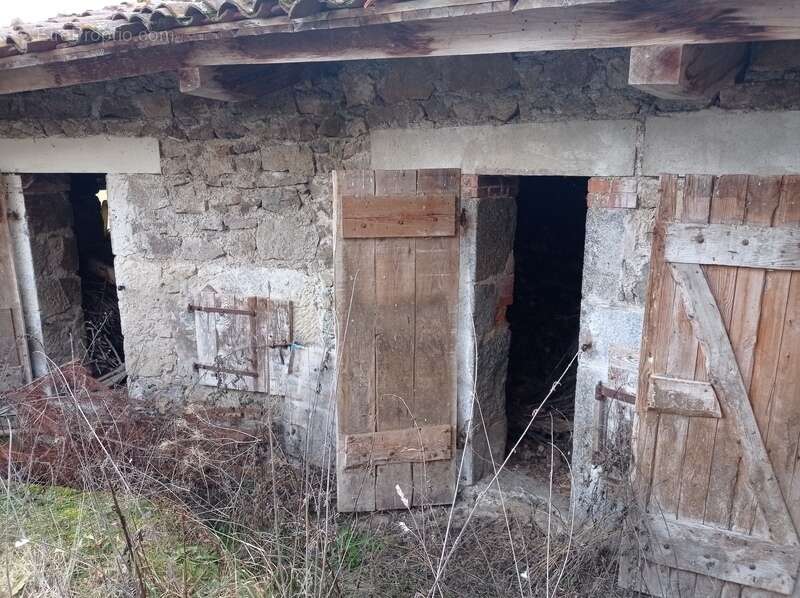 Authentique corps de ferme à vendre 7 pièces SAUVESSANGES (63) de belle surface - photo 14