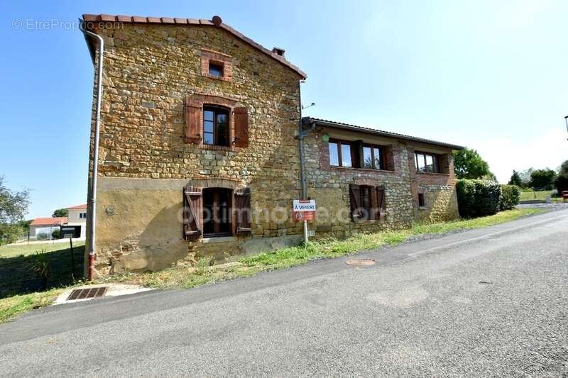 Maison à EGLISENEUVE-PRES-BILLOM