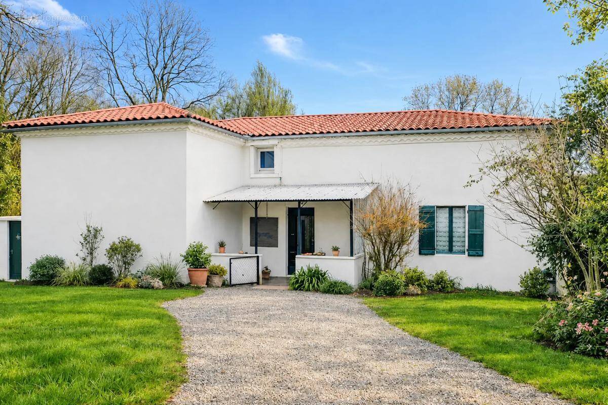 Maison à LACOUR