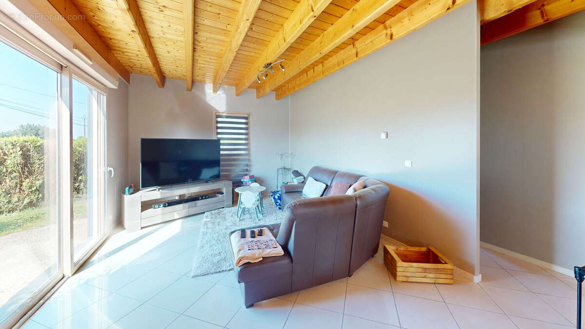 Maison à LONGUE-JUMELLES