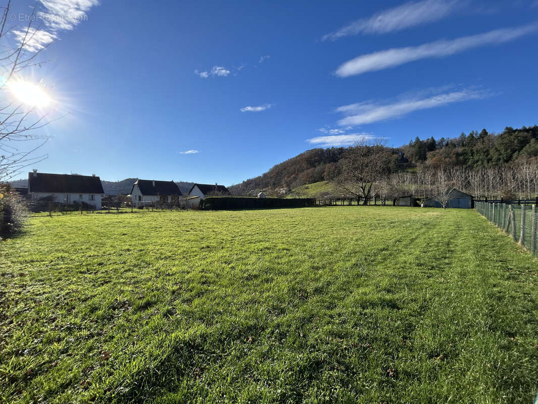 Terrain à MONCEAUX-SUR-DORDOGNE