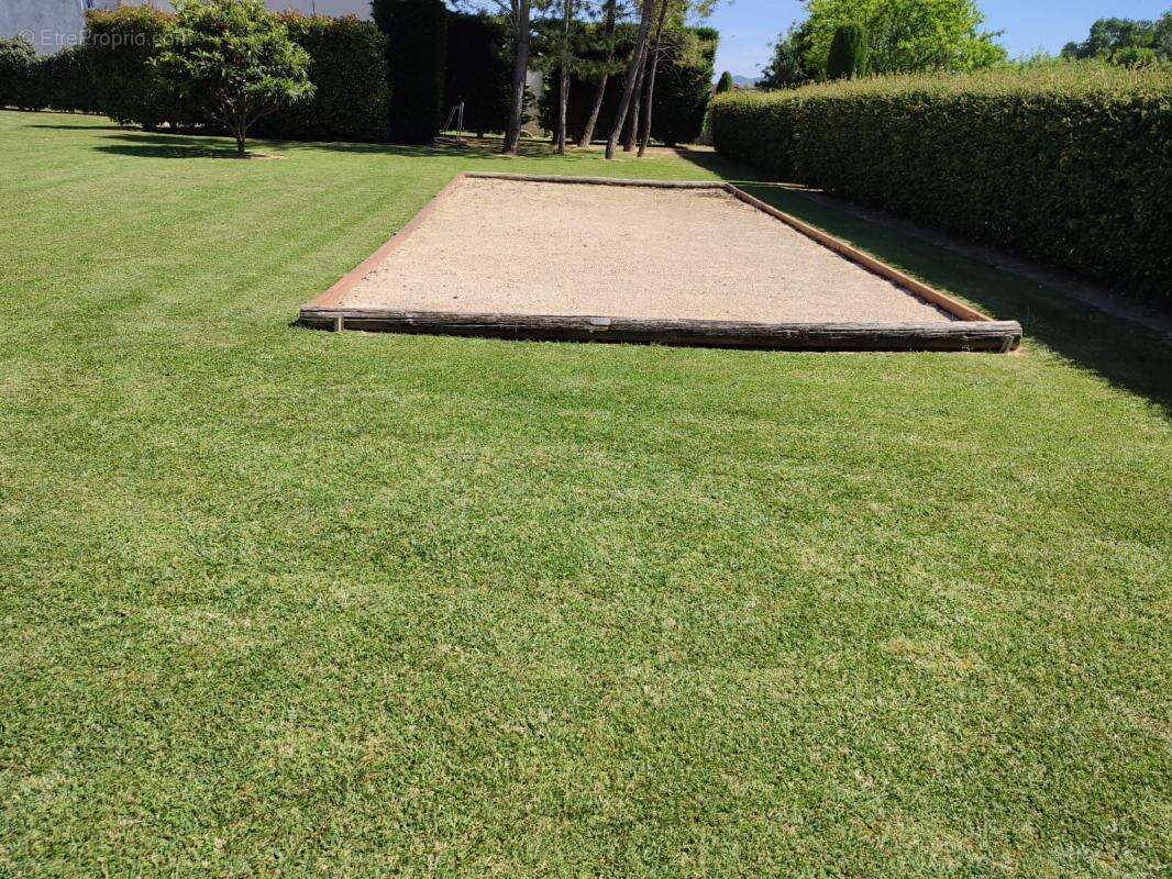 Maison à SAINT-JEAN-DE-MARUEJOLS-ET-AVEJAN