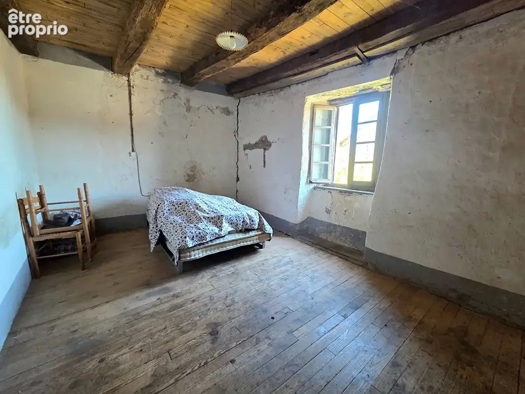 Maison de caractère en pierres dans un hameau calme - photo 4