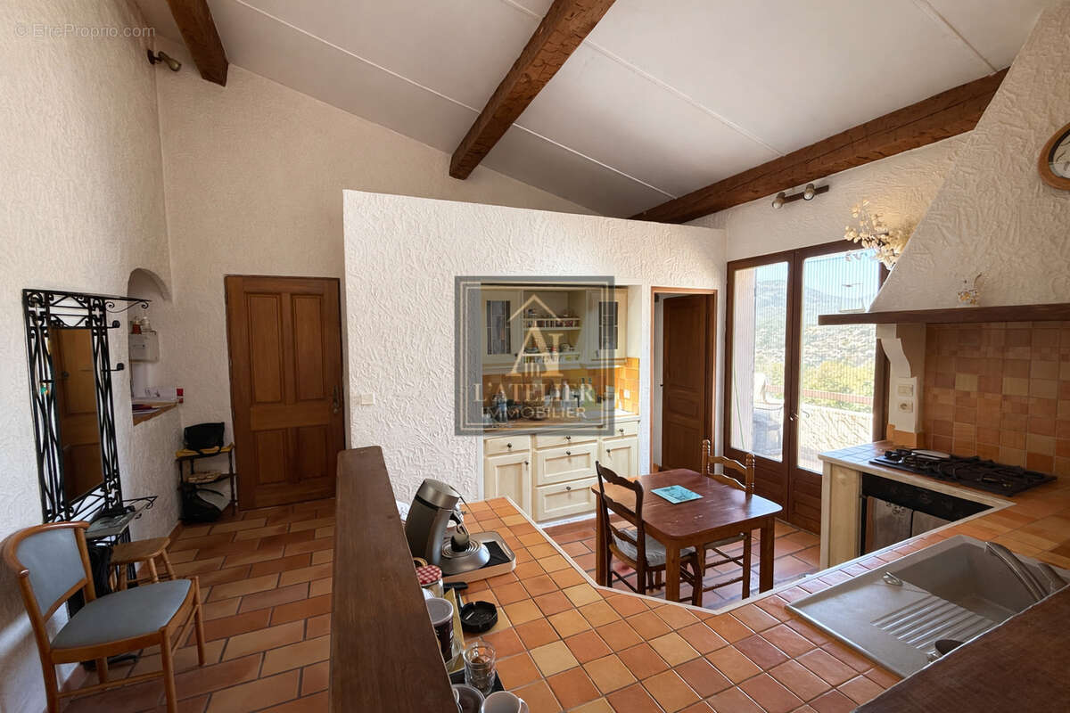 Maison de caractère avec dépendance, sous-sol et piscine au calme absolu sur 3000 m2 - photo 7