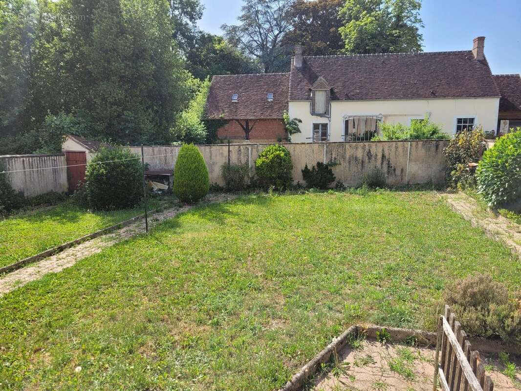 Maison à MOUTIERS-AU-PERCHE
