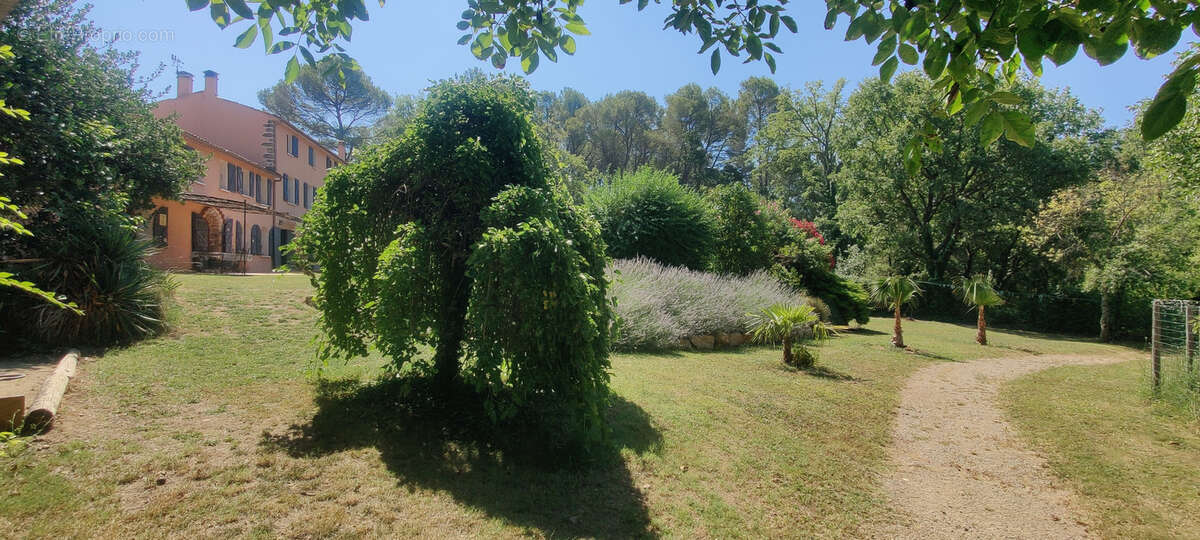 Maison à VILLECROZE