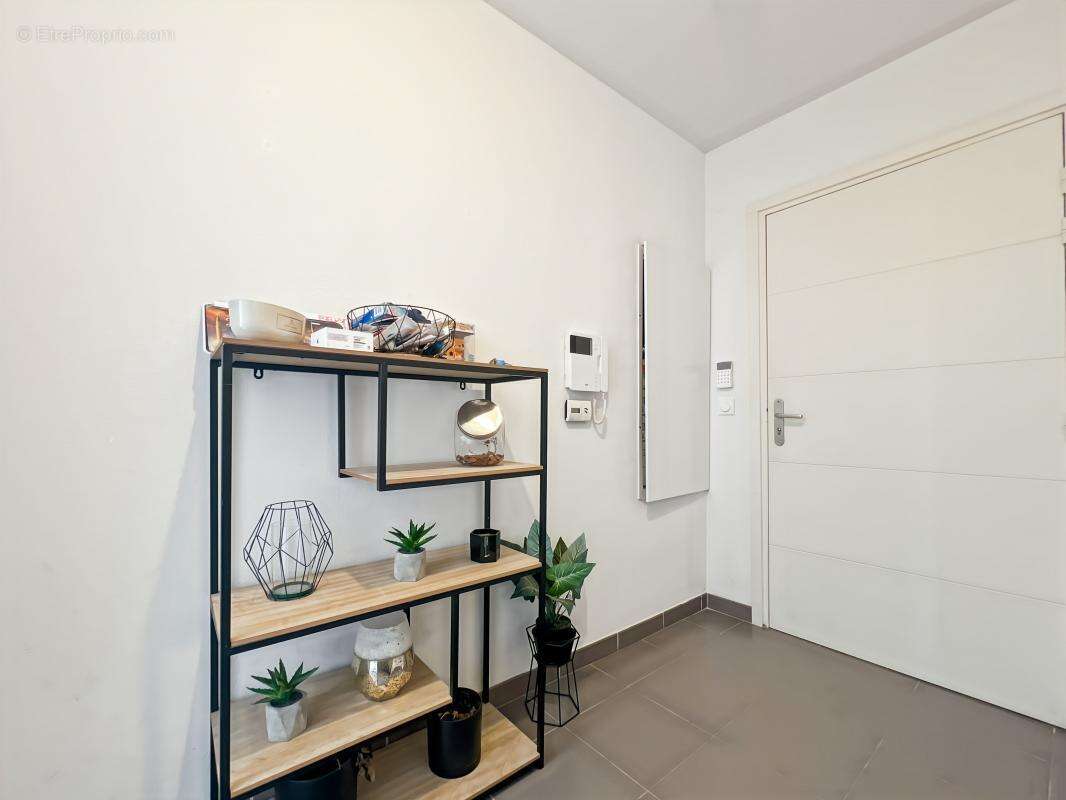 Appartement à ROQUEBRUNE-SUR-ARGENS