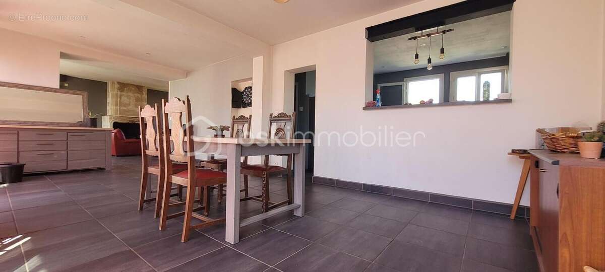 Maison et appartement 254 m2 10 pieces dont 7 chambres, garage et terrain - photo 3