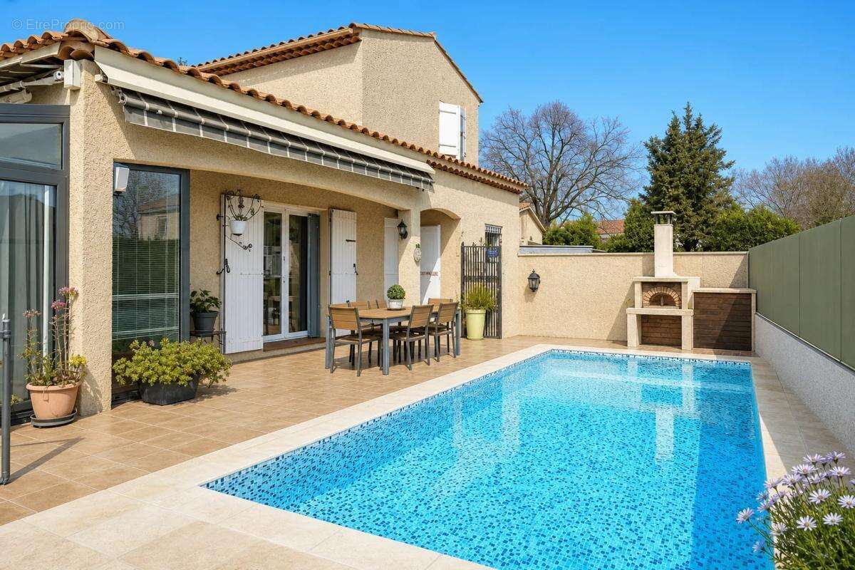 Villa avec piscine et véranda à Marseille 12ème - photo 8