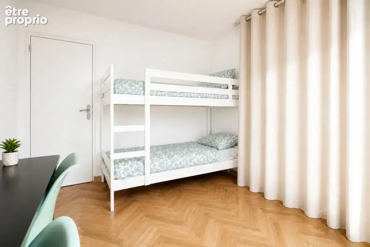 Appartement T3 - 73 m² - Saint-Genis-Laval - photo 14