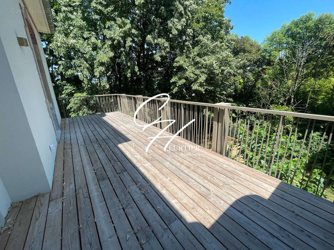 Appartement à LE PONT-DE-CLAIX