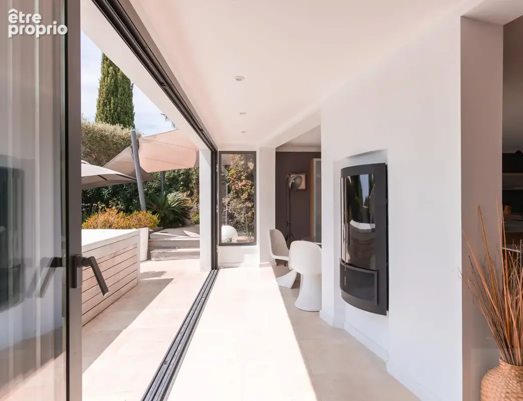 Sanary-sur -mer  / quartier beaucours - villa de 170 m2 avec piscine - photo 9