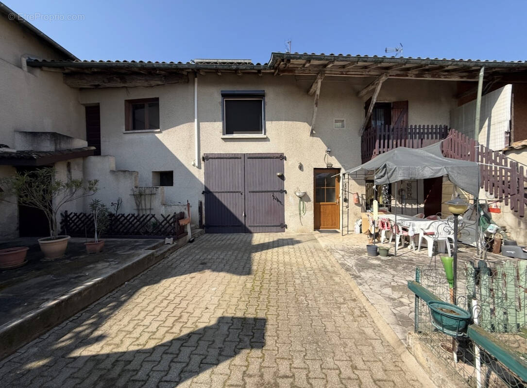 Maison à SAINT-GEORGES-DE-RENEINS