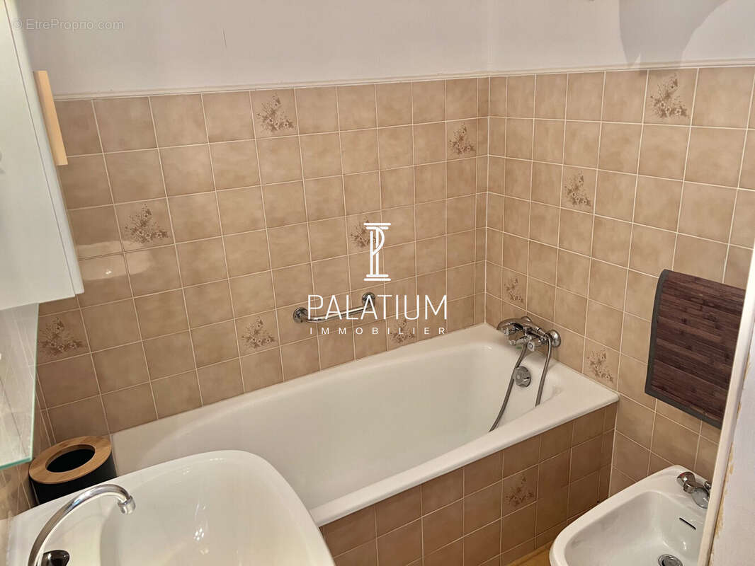 Appartement à GREOUX-LES-BAINS