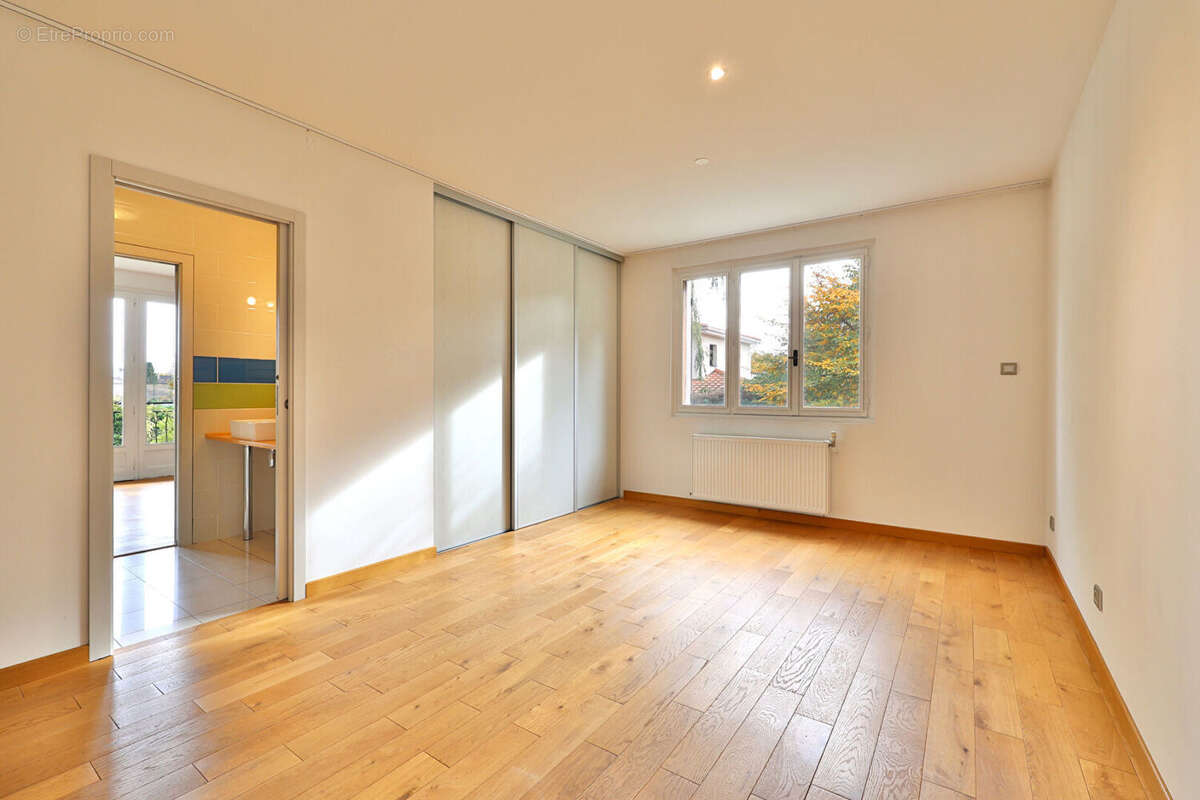 Maison à SAINT-CYR-AU-MONT-D'OR