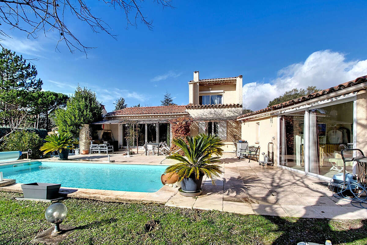 À VENDRE EN EXLUSIVITE!! Propriété  à TOURTOUR de 130m² + dépendance de 20m² + agrandissement possible + piscine le tout sur un  - photo 22