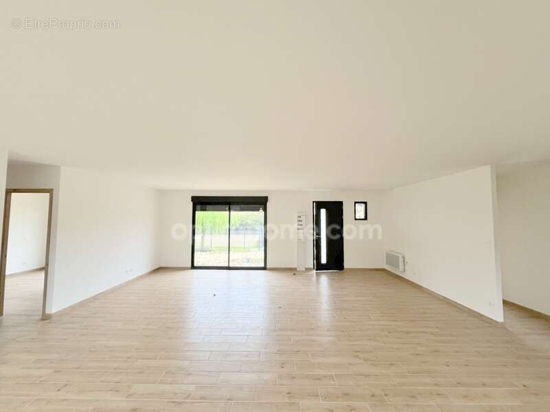 Maison neuve à vendre 5 pièces 109 m² habitables VILLEFRANCHE SUR CHER (41) sous garantie décennale, à proximité du centre ville - photo 5