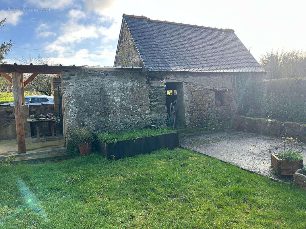 Maison à BELLE-ISLE-EN-TERRE