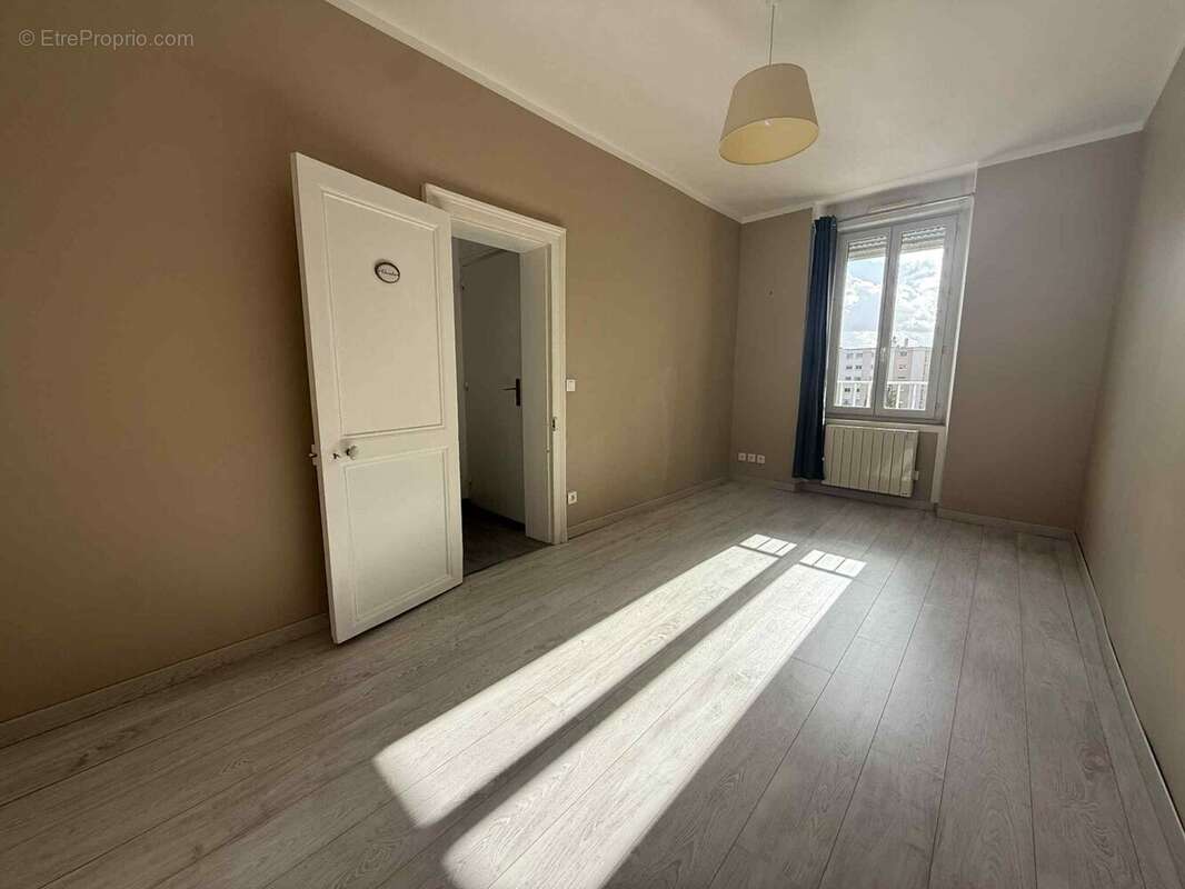Appartement 113 m² à Charleville-Mezieres  - photo 3