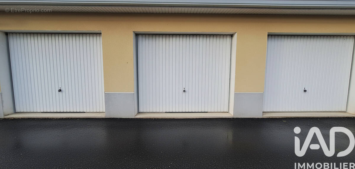 Photo 1 - Parking à AUCAMVILLE
