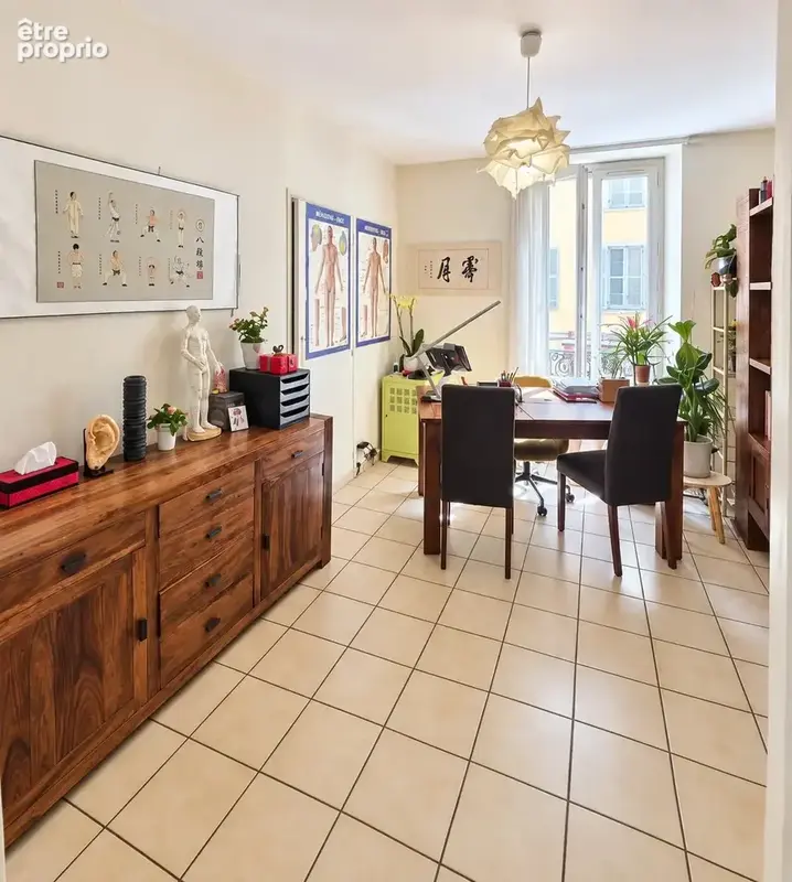 Appartement 4 pièces avec terrasse - Carré d'Or - Locataire en place - photo 2