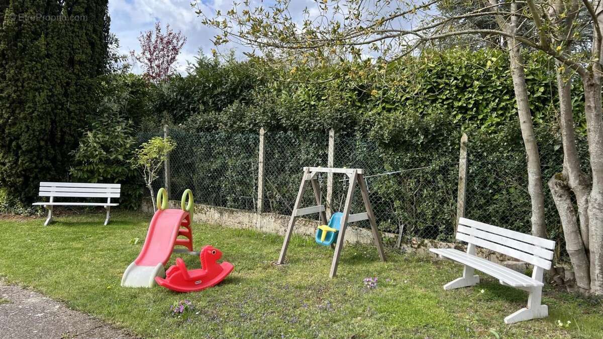 Maison à LES CLAYES-SOUS-BOIS