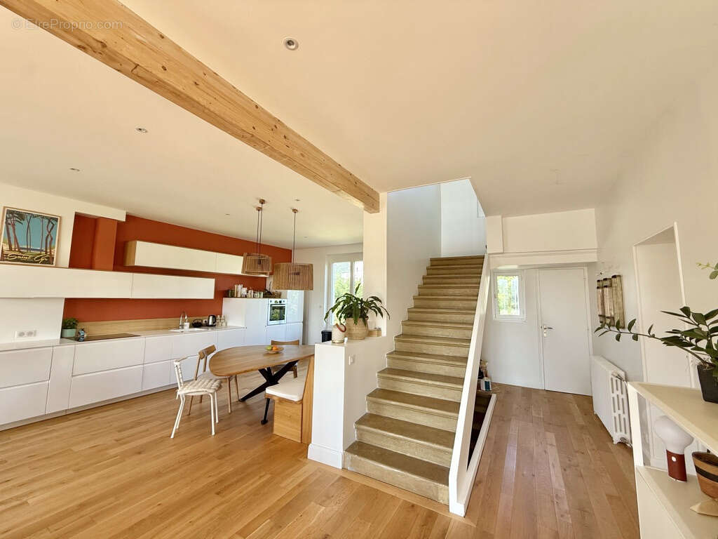 Maison à GUILHERAND-GRANGES