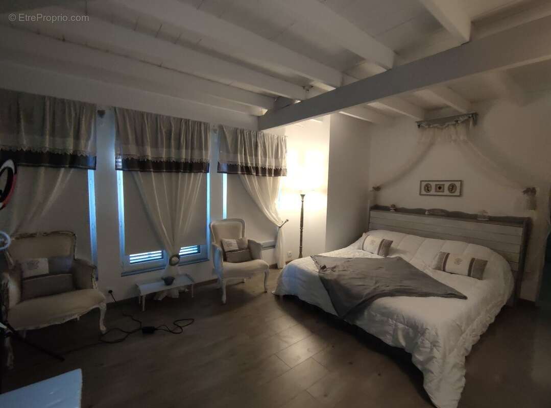 Belle demeure de 446 m² hab datant du 13ème et 17ème siécle avec nombreuses dépendances - photo 26