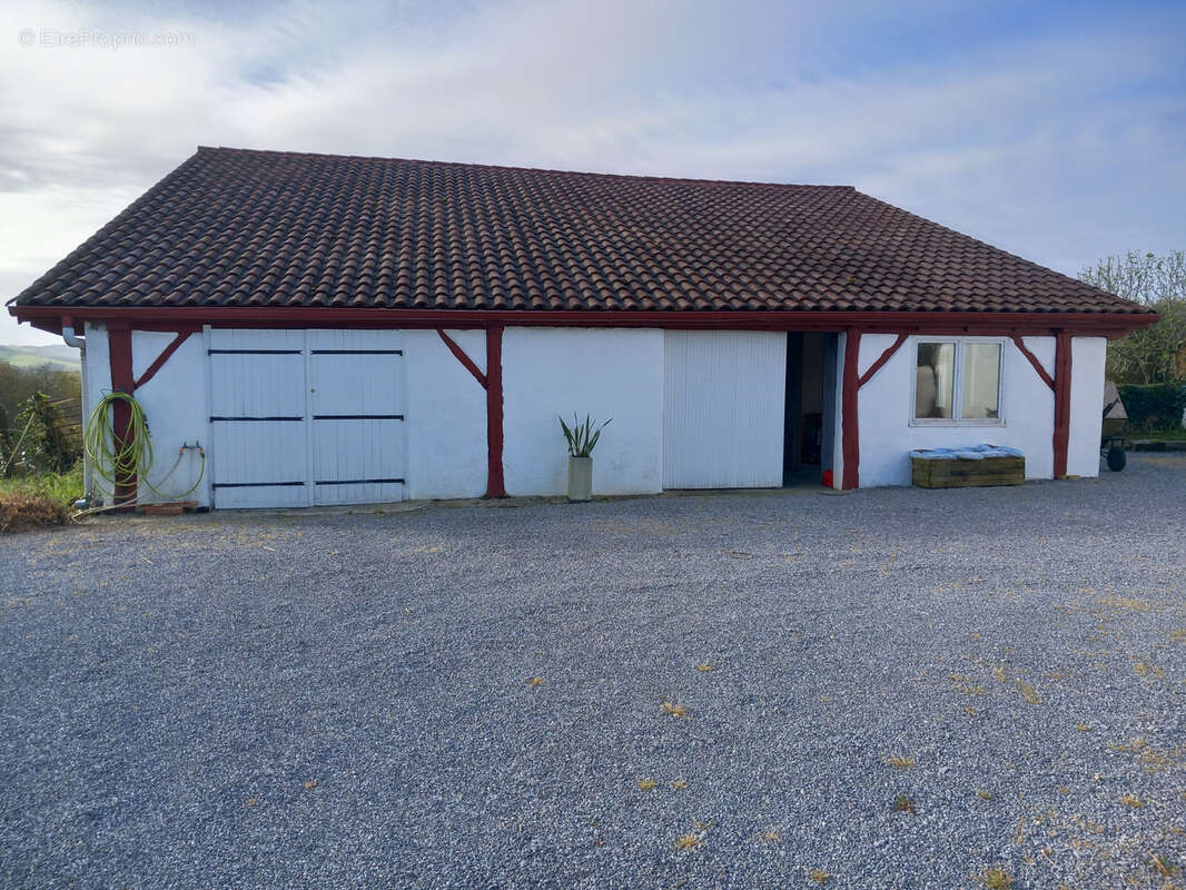 Maison à URT