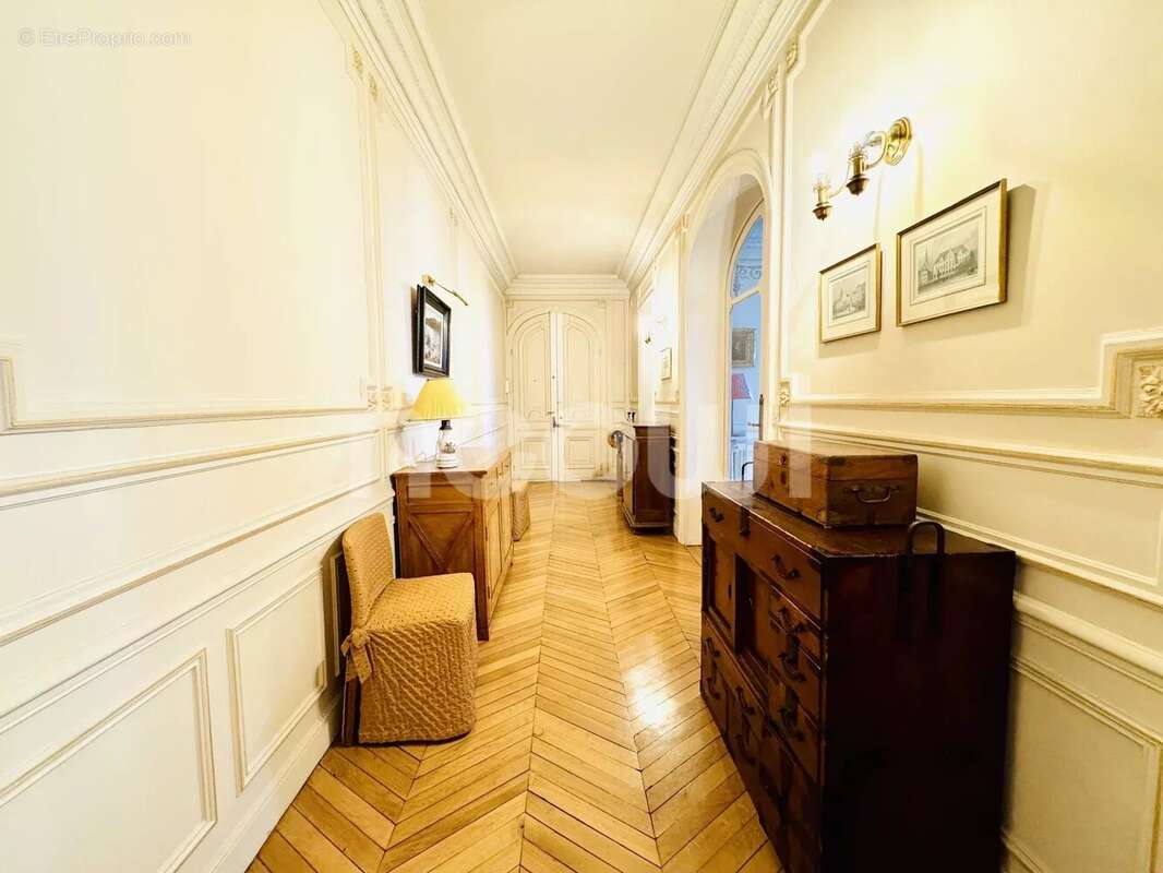 Appartement à PARIS-17E