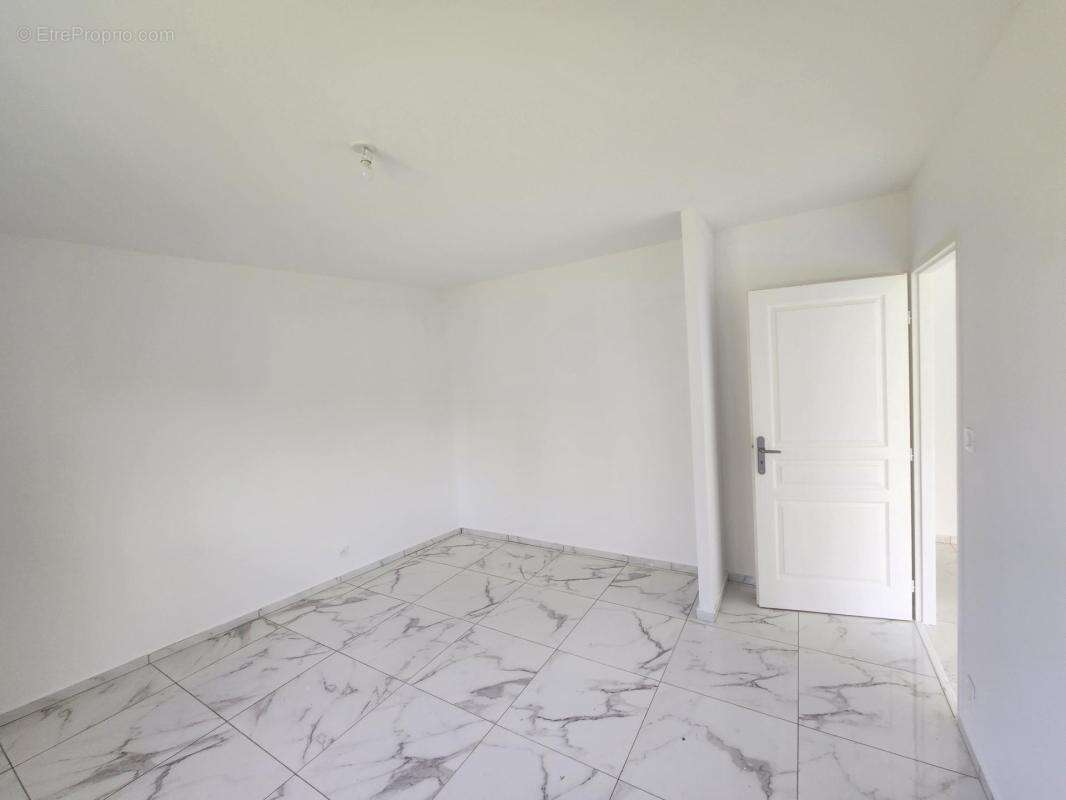 Maison neuve de 90 m² à Gauriaguet (33240) – - photo 4