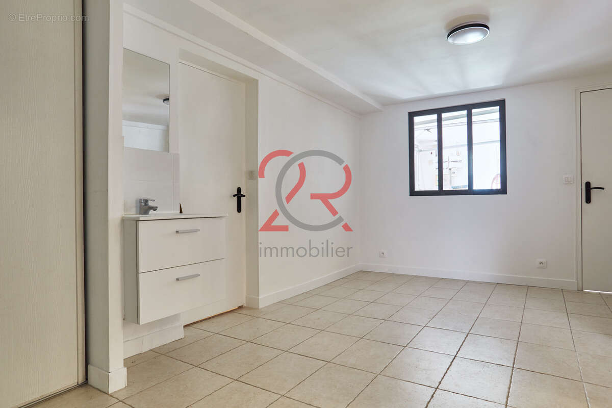 Maison familiale de 197m2 sur une parcelle totale de 691m2. - photo 13