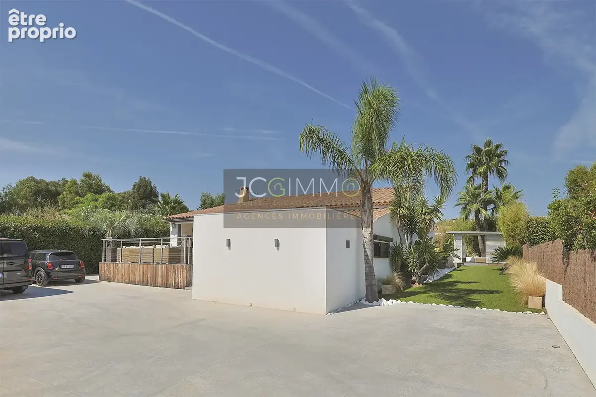 Villa de plain-pied + garage et piscine traditionnelle, bar, pool-house, et nombreuses annexes - photo 26