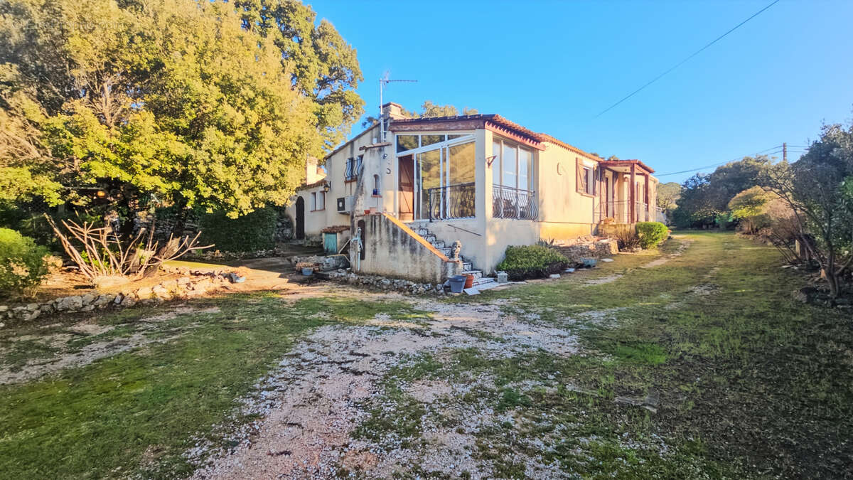 Maison à SAINTE-ANASTASIE-SUR-ISSOLE