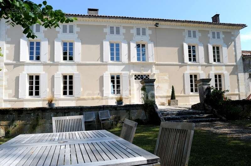 Propriete à vendre 8 pièces COGNAC (16) - photo 3
