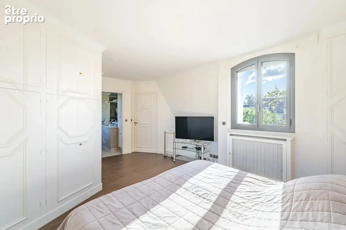 Maison de caractère en pierre de taille avec jardin - 7 pièces - photo 17