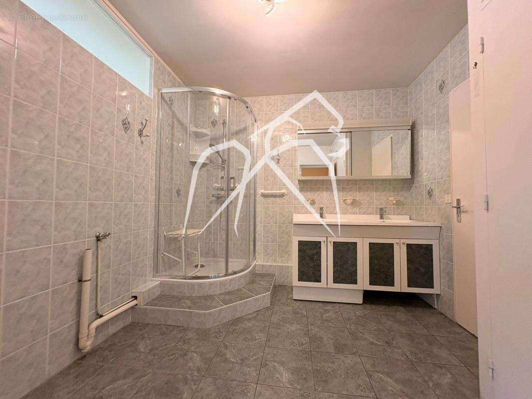 Appartement à MONT-SAINT-AIGNAN