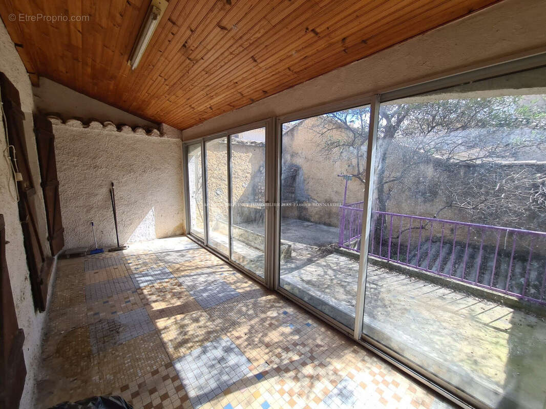 Maison 104 m² à Valreas  - photo 4