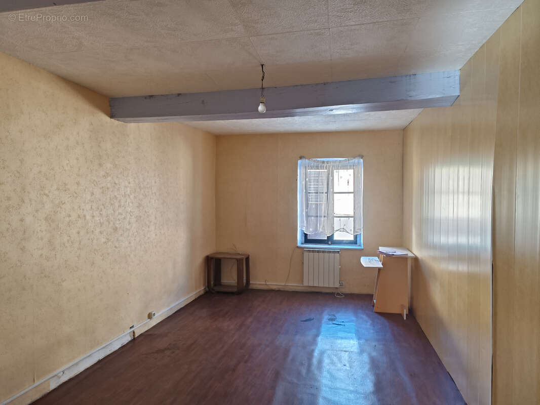 Commerce à LE PEAGE-DE-ROUSSILLON