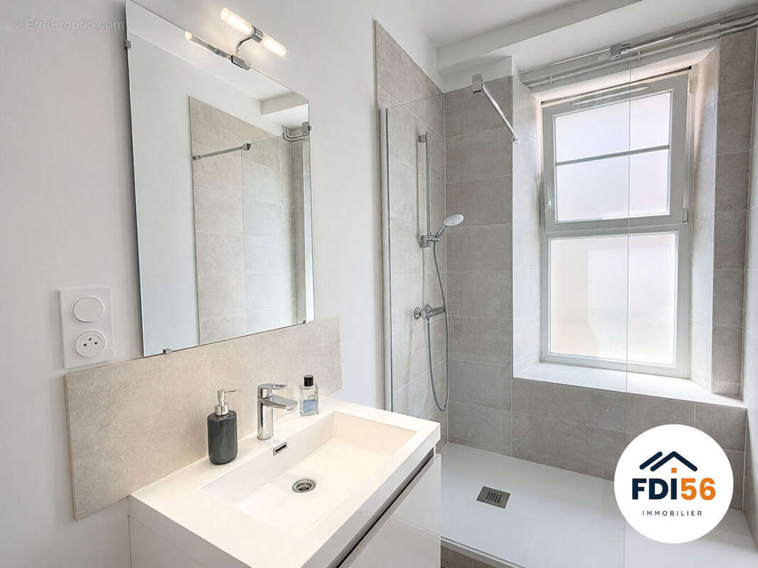 À vendre - appartement 3 pièces de 72 m² - lorient - cave - photo 2
