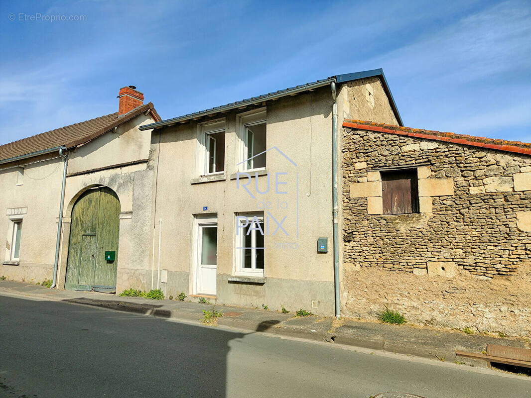 Maison à LENCLOITRE