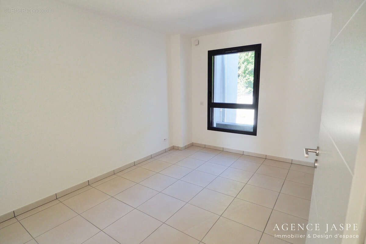 Appartement à SAINT-JEAN-BONNEFONDS